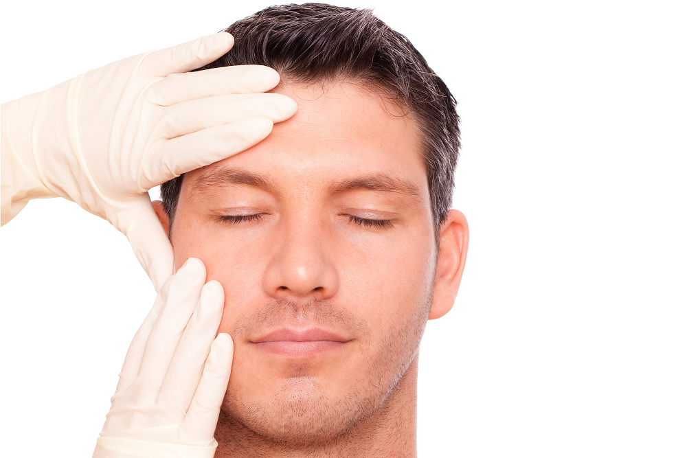 Plastické operace přestaly být pro muže tabu. Zjistěte, jaké zákroky žádají nejčastěji